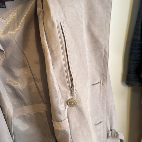 PTP 24 inches length 45 inches like a light sand color men’s size 40 short - Picture 6 of 11